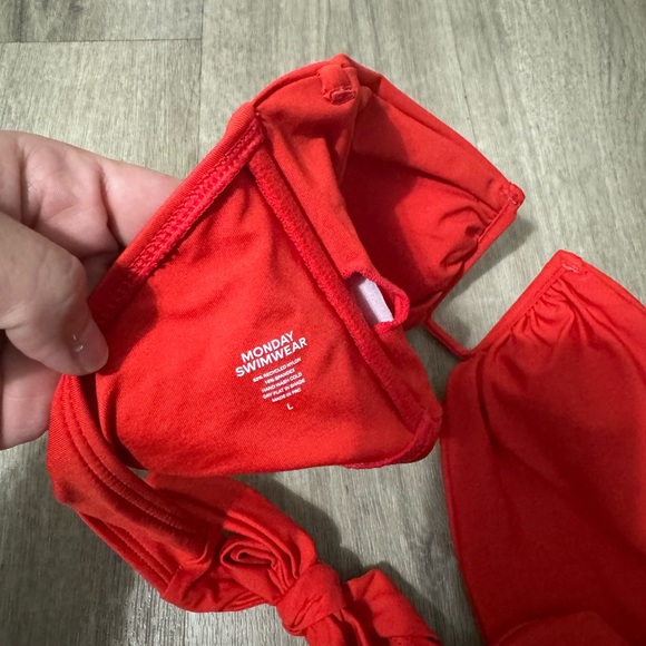 Monday Swimwear ST. MARTINIQUE BANDEAU - CHILI PEPPER - Picture 5 of 6